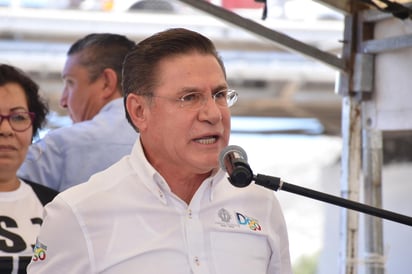 En el marco de los recortes que ha sufrido el estado de Durango en términos del Ramo 23, el fondo minero y el metropolitano, el gobernador, José Rosas Aispuro, señaló que aportan casi cinco mil millones de pesos al tema educativo y que un alto porcentaje es para gasto corriente, es decir, sueldo de los profesores.  (ARCHIVO)