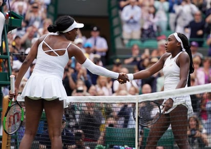Con 24 años de diferencia, el encuentro entre Venus Williams y Cori Gauff se convirtió en el duelo generacional de Wimbledon. (AGENCIA)