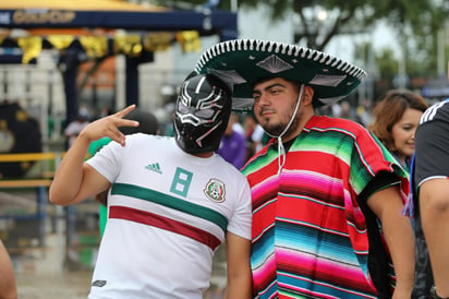 Los aficionados esperan la presencia del Tricolor y la anfitriona selección de las 'Barras y las Estrellas' en la final. (EFE)