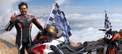 Dunne, de 36 años de edad, falleció a bordo de una Ducati Streetfighter V4 en fase de prototipo que tenía como objetivo establecer una nueva cifra de ascenso. (Especial)