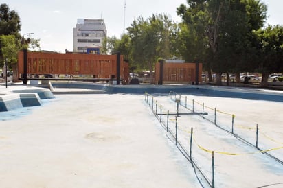 En la inauguración se encendió el alumbrado del nuevo puente peatonal ubicado sobre la carretera a Matamoros. (EL SIGLO DE TORREÓN)