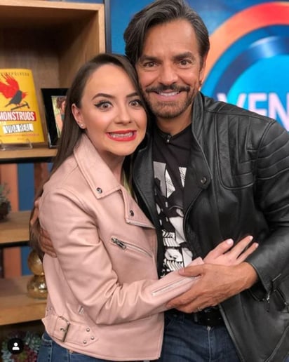 Suerte. Fátima, la ganadora, se tomó foto con Derbez. (ESPECIAL)