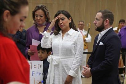 Lorena Piñón Rivera, quien aspiraba a la dirigencia nacional del PRI, aseguró que a la presidenta del tricolor, Claudia Ruiz Massieu  “le tiembla la mano” para expulsar a los corruptos que han hecho mucho daño al partido y al país, a quienes calificó como “el cártel de los dinosaurios”. (ARCHIVO)