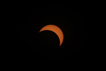 Chile y Argentina son los únicos lugares donde se verá el eclipse total, aparte de una isla deshabitada en el océano. (EFE)
