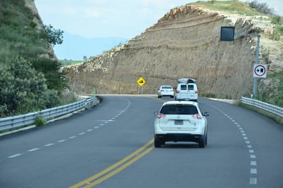 Dan consejos al manejar en carretera estas vacaciones. (EL SIGLO DE TORREÓN)