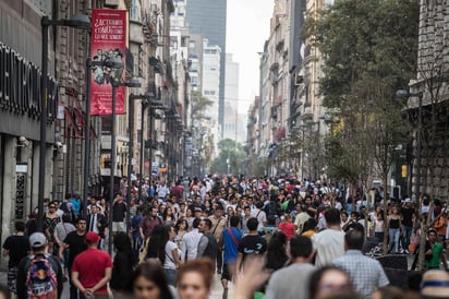 A partir del próximo 3 de agosto inicia la nueva marcación telefónica en México, con la cual ya no se necesitará los prefijos 01, 044 o 045 para llamar a cualquier teléfono fijo o móvil dentro del país, solo bastará con marcar 10 dígitos. (ARCHIVO)