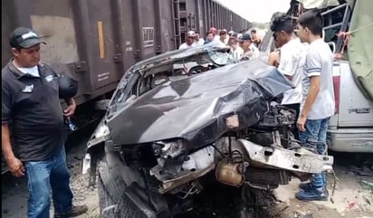 Mujer se salva de milagro tras chocar con el tren en San Pedro. (EL SIGLO DE TORREÓN)