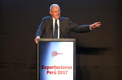 En Perú, Pedro Pablo Kuczynski se vio obligado a renunciar a la presidencia después de ser ligado a los sobornos de Odebrecht; hoy se encuentra bajo arresto domiciliario. (ARCHIVO)