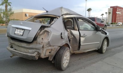 De acuerdo con los primeros peritajes, se informó que la mujer circulaba a exceso de velocidad. (EL SIGLO DE TORREÓN)