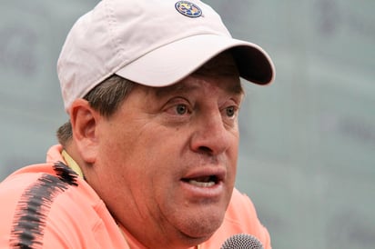 El técnico Miguel Herrera señaló que al momento no le han avisado nada sobre la llegada del jugador regiomontano, por lo que le es imposible empezar a planear lo que puede aportar al equipo. (ARCHIVO)