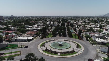 Crisis.- Después de décadas de disfrutar su propio sistema de agua potable privado, ahora la emblemática colonia Torreón Jardín enfrenta severa escasez del líquido. Los vecinos reciben unas horas el agua por parte del Simas en plena temporada de calor.
(EL SIGLO DE TORREÓN)