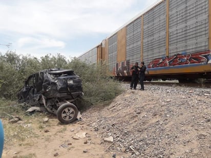 Al lugar acudieron personal del cuerpo de Bomberos, paramédicos de la Cruz Roja, agentes de la Policía Municipal, Fuerza Coahuila y personal de Protección Civil, quienes auxiliaron a la pareja.