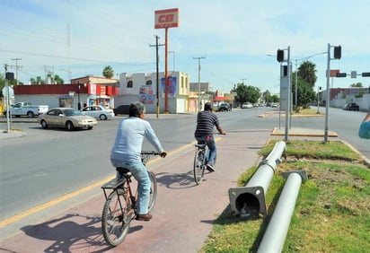 Especialistas indican que la ciudad fue planeada no para el peatón, sino para privilegiar el uso del automóvil. (ARCHIVO)