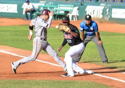 Los Algodoneros del Unión Laguna conectaron más hits que los Olmecas, pero cayeron 6-3 en el segundo juego de la serie. (CORTESÍA OLMECAS)