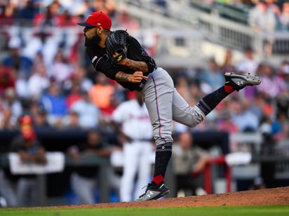 El cerrador mexicano Sergio Romo consiguió su salvamento 16 de la campaña al colgar el cero en la novena entrada ante los Bravos. (AP)