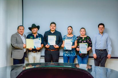 Con entrega de nombramientos se ofrece certeza laboral. (EL SIGLO DE TORREÓN)