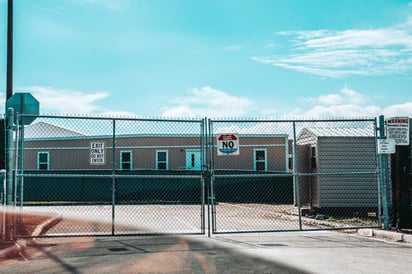 Una fuente de la oficina de Pence aseguró a Efe que, durante su viaje a McAllen, el vicepresidente 'visitará unas instalaciones donde se procesa' la llegada de inmigrantes indocumentados 'y un centro de detención'. (ARCHIVO)