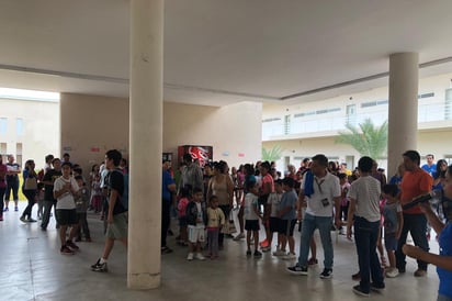 Niños y niñas de 4 a 12 años participan en el curso. (FERNANDO GONZÁLEZ)