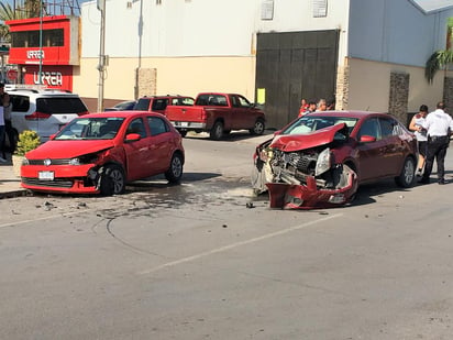 Dejó como saldo tres personas lesionadas y cuantiosos daños materiales. (EL SIGLO DE TORREÓN)