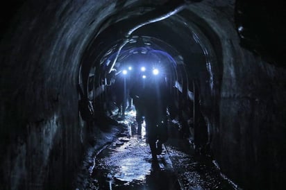 Grupo México afirmó en su comunicado que el proyecto minero, llamado Tía María, “no afectará otras actividades económicas, porque empleará para sus operaciones agua de mar desalinizada y, para el transporte de sus suministros y producción de cobre, construirá un ferrocarril industrial y una vía de acceso al proyecto a distancia prudente del valle de Tambo”. (ARCHIVO)