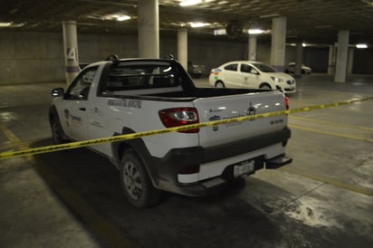 Desde el miércoles por la tarde se cerró un espacio del estacionamiento de la Plaza Mayor; ahí había varios vehículos oficiales. (ROBERTO ITURRIAGA)