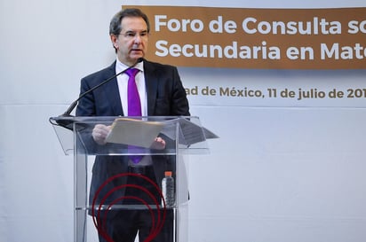 El titular de la Secretaría de Educación Pública (SEP), Esteban Moctezuma Barragán, dijo que el Sistema Educativo Nacional, 'como tal no existe' y que sólo va a existir 'a partir de la nueva Ley General de Educación'. (ARCHIVO)