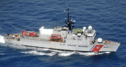 El vicepresidente Mike Pence estuvo presente el jueves cuando se descargaron 39,000 libras (17,690 kilos) de cocaína y 933 libras (423 kilos) de marihuana del barco Munro en la Estación Aérea de la Naval North Island en Coronado. (ARCHIVO)