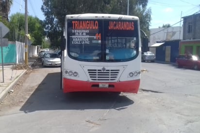 Adulto mayor es arrollado por camión en Jacarandas.