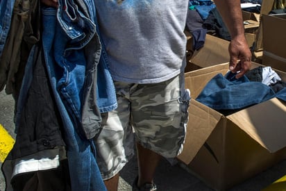 Entre las acciones que los activistas proponen realizar para que los particulares celebren el día se encuentra el donativo de ropa. (ARCHIVO)