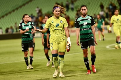 Las Guerreras fueron goleadas por el equipo femenil de los Tuzos del Pachuca, marcando un doloroso debut para las de casa. (ERICK SOTOMAYOR)