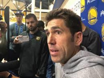 Bob Myers dijo que Kevin Durant quería probar algo nuevo, y que aún mantenía una buena relación con él. (ESPECIAL)