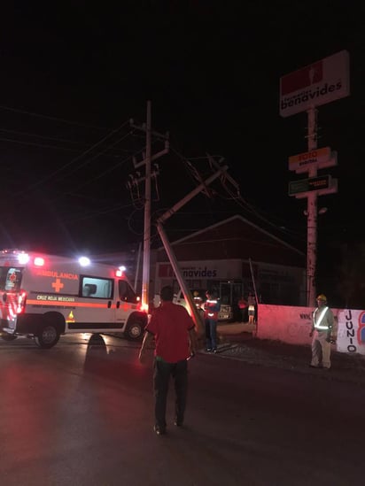 Joven motociclista pierde la vida en accidente; el trailero responsable huyó del lugar de los hechos. (EL SIGLO DE TORREÓN)