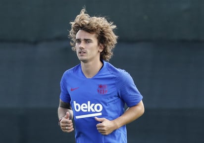  Antoine Griezmann, concedió una entrevista a los medios del club en la que elogió a su nuevo compañero, el argentino Leo Messi. (EFE)