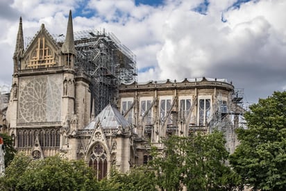 Pretende responder al ambicioso objetivo fijado por el presidente francés, Emmanuel Macron, de restaurar la catedral en cinco años. (ARCHIVO)