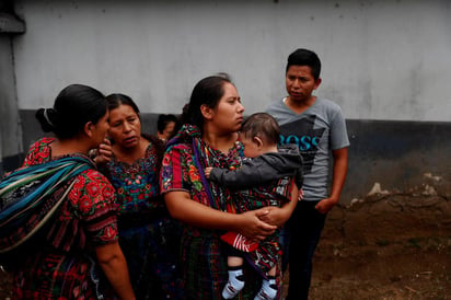 Algunos de los migrantes deportados aún debían viajar en autobuses de la Cancillería unos 236 kilómetros más para llegar a Huehuetenango, de donde son la mayoría de personas que salieron de la oxidada puerta de metal que separaba el sueño americano truncado de la dura realidad guatemalteca. (ARCHIVO)