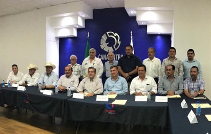 La reunión fue muy importante porque trataron el tema de cómo se aplicará el Impuesto Sobre la Nómina (ISN) en obras que serán para crear y fortalecer la infraestructura industrial y urbana. (EL SIGLO)