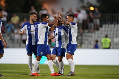 El mexicano fue titular en el partido amistoso ante Fulham. (ESPECIAL)