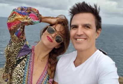 Con un '¡Estamos embarazados!', el productor de cine y televisión Billy Rovzar y la actriz Claudia Álvarez, mostraron su felicidad al anunciar la espera de su primer hijo. (ESPECIAL)
