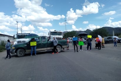 Los pobladores decidieron bloquear tanto la entrada como la salida a la localidad.