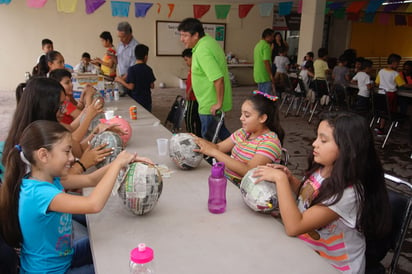 Son 43 los menores de entre 6 y 12 años los que acuden de 10:00 a 13:00 horas a Comonfort y Revolución. (DIANA GONZÁLEZ)