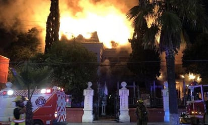 Fue alrededor de las 12:30 de la noche del miércoles que se originó el siniestro al interior del inmueble.