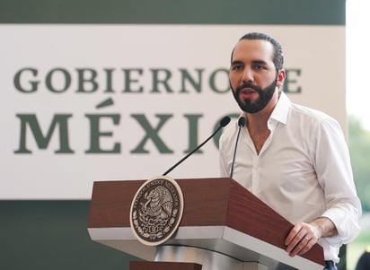 'El mensaje que queremos dar aquí es que juntos podemos hacer lo imposible; en el gobierno anterior decían que generaban 20 mil empleos en un año, ahora gracias al apoyo de nuestros hermanos de México lo estamos haciendo en un día', aseveró el gobernante salvadoreño. (ARCHIVO)