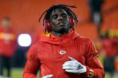 El receptor de los Jefes de Kansas City, Tyreek Hill, no será suspendido por la NFL, por lo que reportará al campo de entrenamientos.