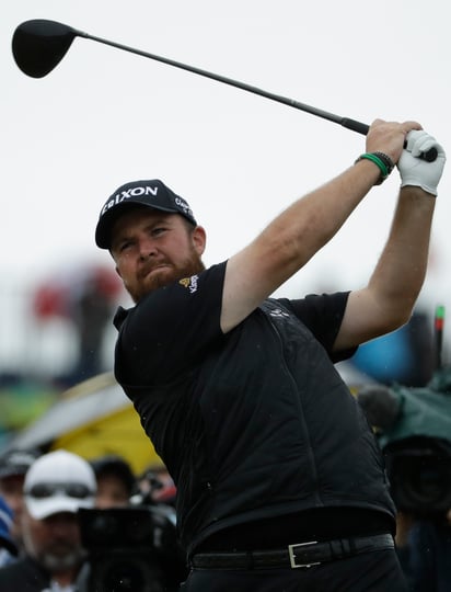 Shane Lowry volvió a tener una ronda de 67 golpes, con lo que alcanzó en la cima del torneo a J.B. Holmes.