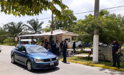 Los hechos ocurrieron en la colonia Tabscoob, en el municipio de Cárdenas, donde de acuerdo a testigos sujetos armados arribaron al lugar para robar el dinero de una tienda de la zona.
(EL UNIVERSAL)