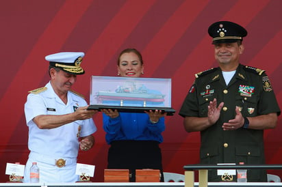 Beatriz Gutiérrez Müller, en compañía del secretario de Marina, José Rafael Ojeda Durán y Luis Cresencio Sandoval González, secretario de la Defensa Nacional; encabezaron la Ceremonia de Botadura del Buque Patrulla Oceánica ARM Tabasco PO-168.