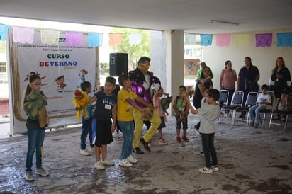 Las oficinas de la SC Coordinación Laguna fueron escenario para que se exhibieran pinturas. (DIANA GONZÁLEZ)