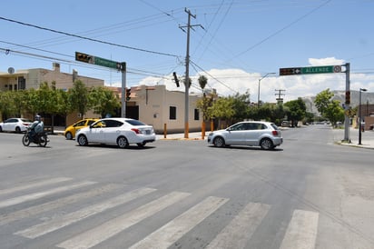 Siguen los accidentes en Comonfort-Allende. No se colocaron señalamientos preventivos ni hay vigilancia. (JOEL MENDOZA)