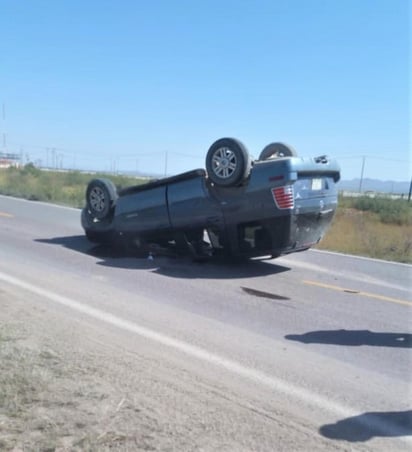 La unidad siniestrada es una camioneta Ford Explorer de color azul, la cual portaba placas de circulación de una organización de empadronamiento de vehículos de procedencia extranjera.
(EL SIGLO DE DURANGO)