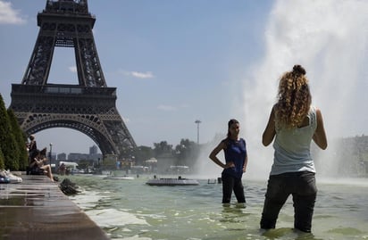 En Francia, al menos 81 departamentos se encuentran en alerta naranja. (ARCHIVO)